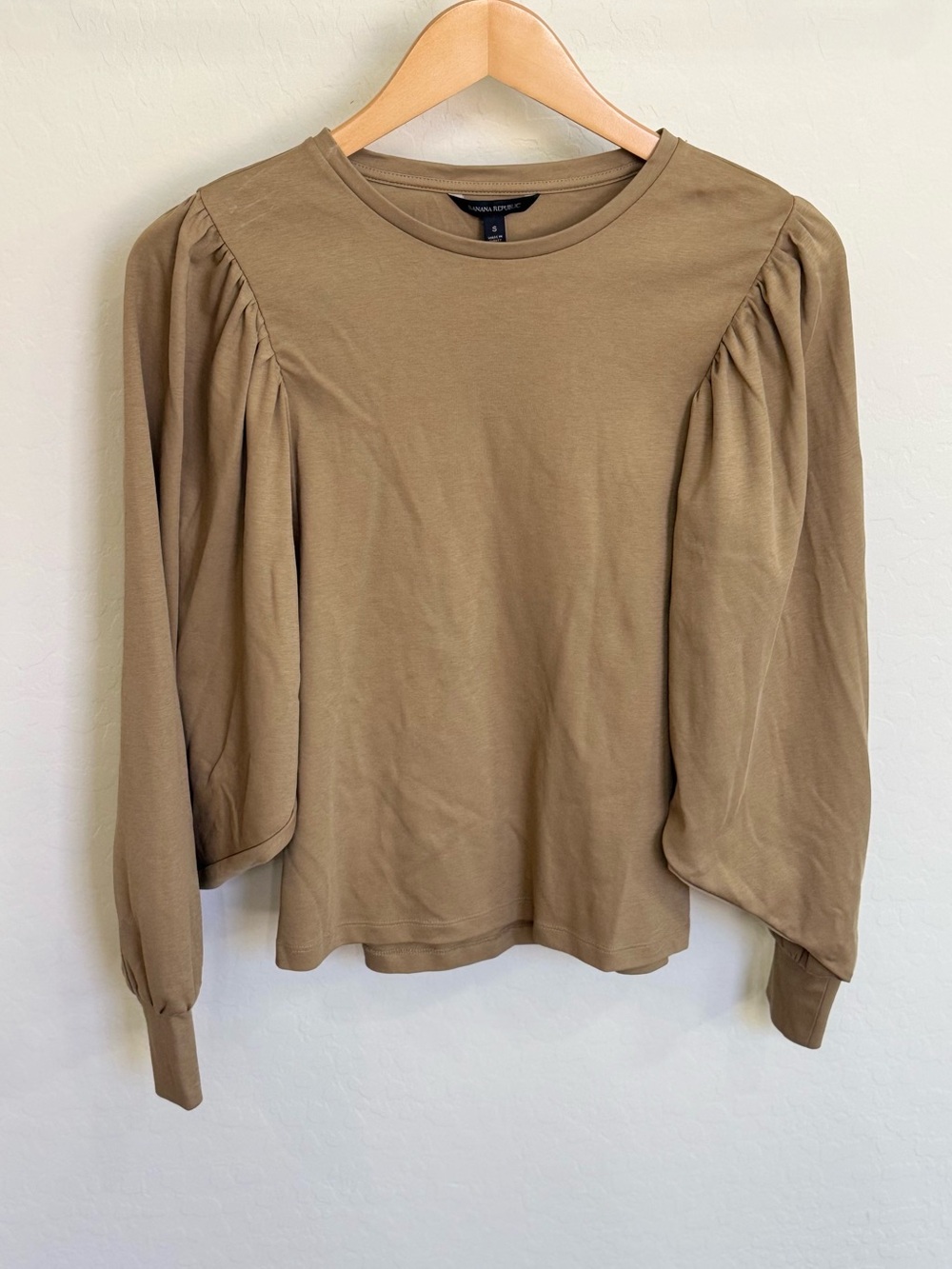 NWT Banana Republic Cotton Knit Puff Sleeve Crew Neck Blouse Top Camel Tan Small